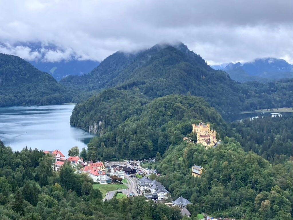 ホーエンシュバンガウ城