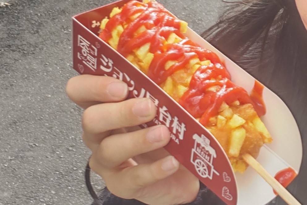 新大久保のジョンノ屋台村のポテトチーズ米ハットグ