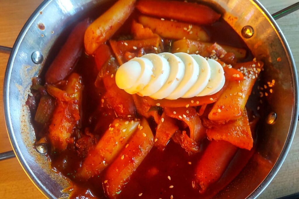 新大久保の韓国料理屋「LUNA」のトッポキ