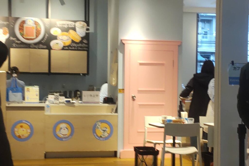 ドラえもん F'sキッチン（Doraemon F's KITCHEN）の入口