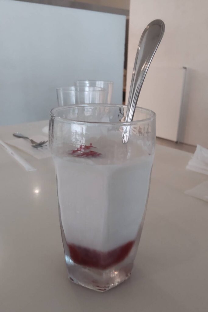 六花亭 帯広本店のいちごミルク