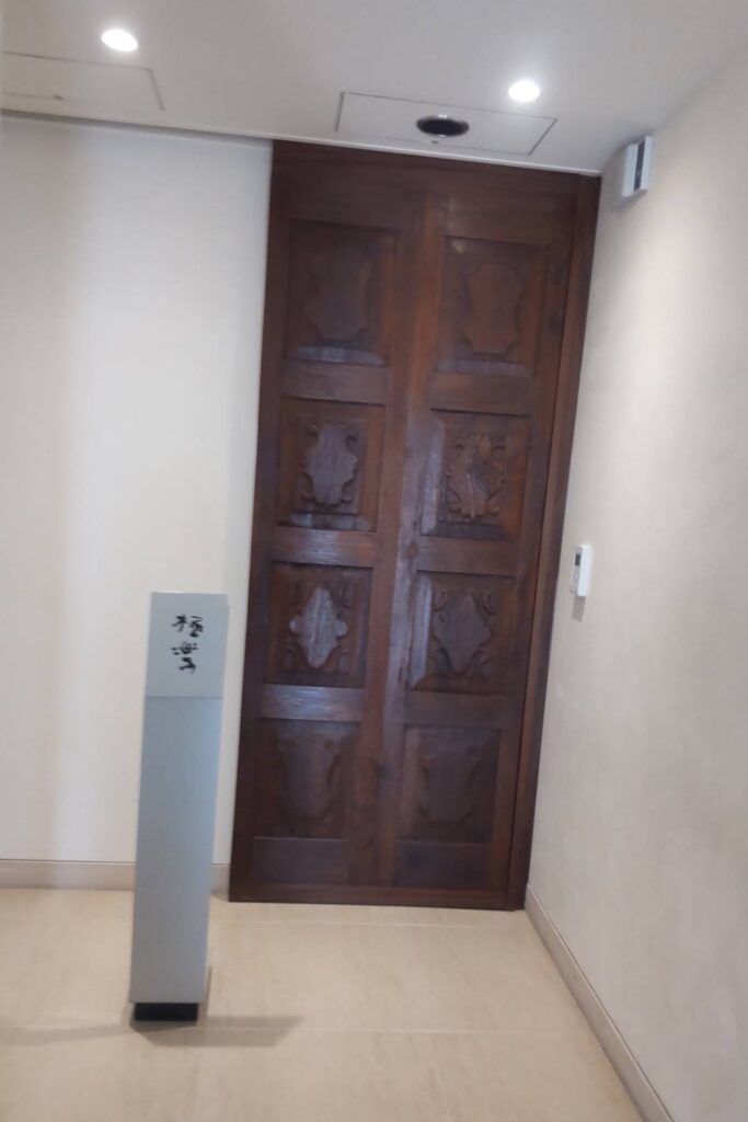 六花亭 帯広本店の極楽の扉