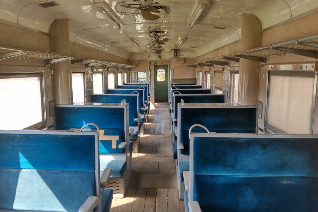 幸福駅のディーゼルカー内部