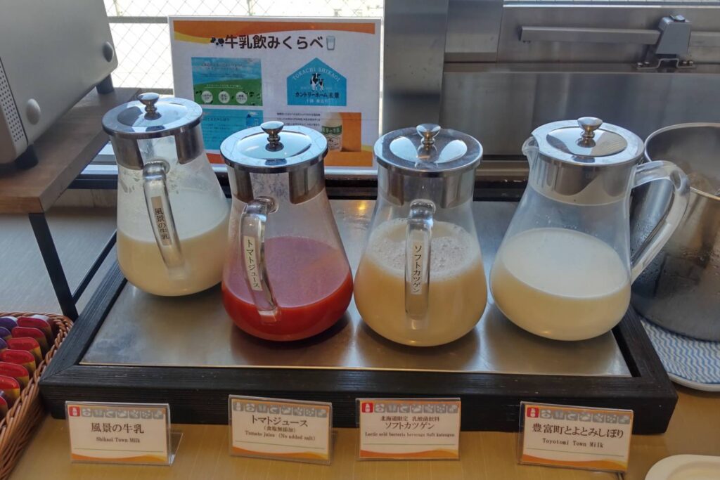 プレミアホテル-CABIN-帯広の朝食バイキングの牛乳飲み比べ