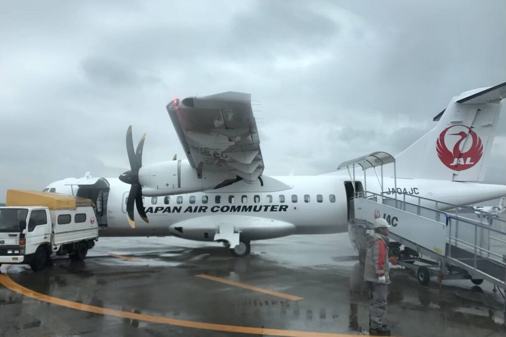 屋久島空港の小型プロペラ機