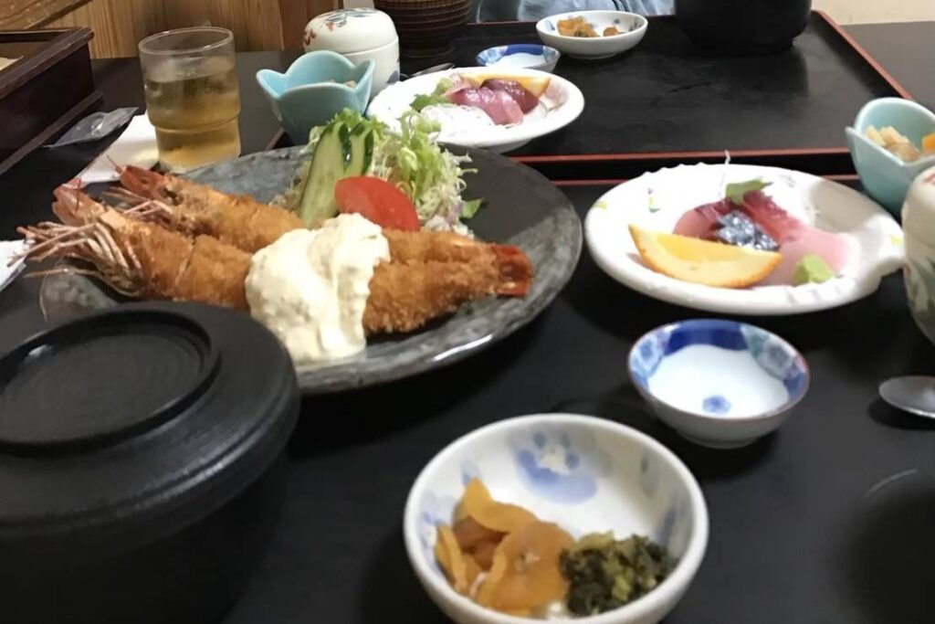 屋久島のお食事処 潮騒の大きなエビフライ