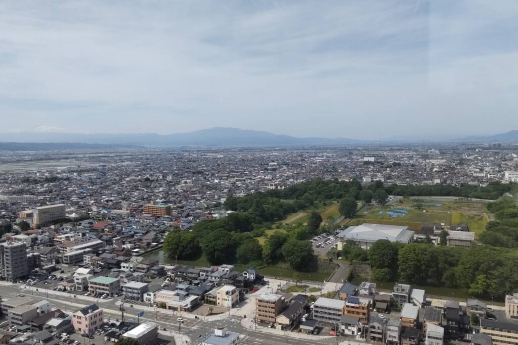 霞城セントラル展望ロビーからの眺め