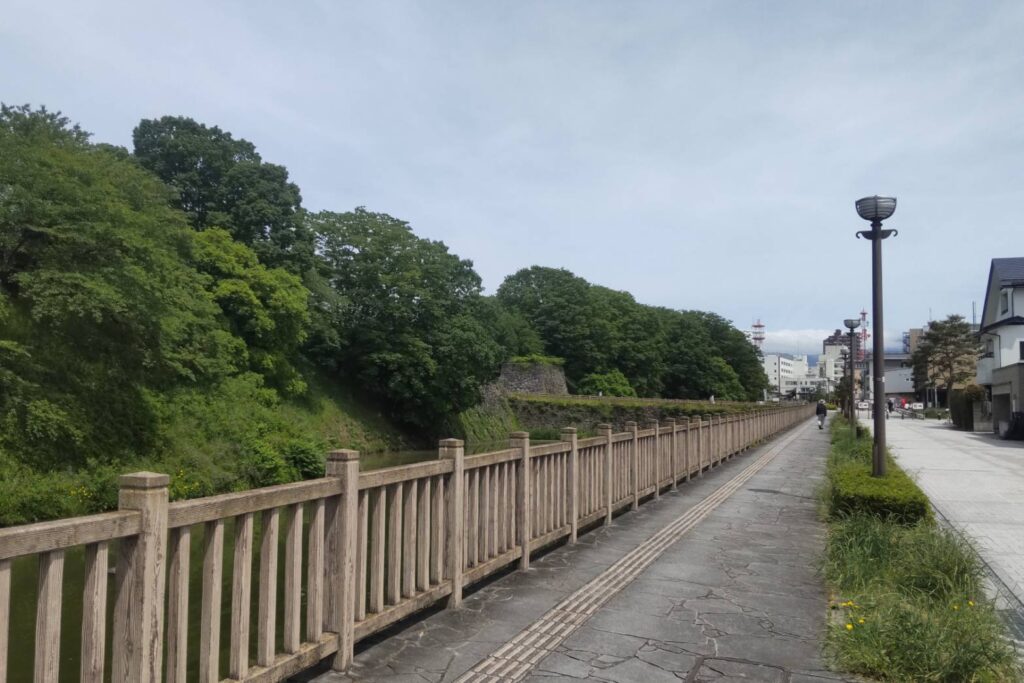 霞城公園の周り